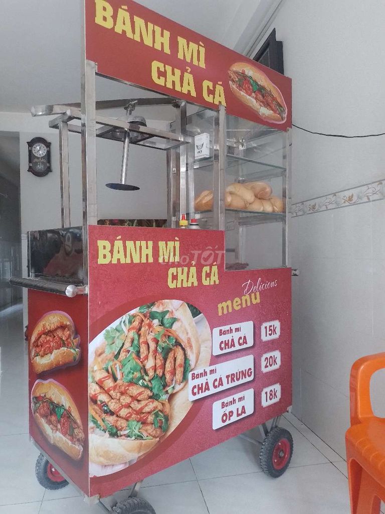 Xe bánh mì chả cá