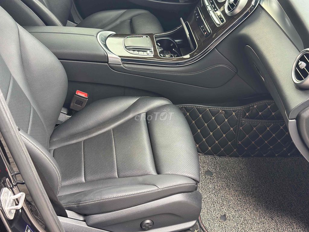 🔴 Mercedes Benz GLC 200 2020 - 23.000 km. Mua bán Ô tô tại Thành phố Thủ Dầu Một Bình Dương được đăng bởi Tuấn carhouse hình 13