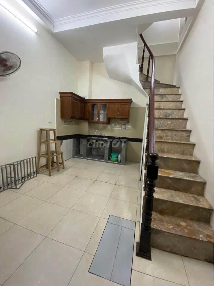 Дом в аренду 20 м2 x 4 этажа, 3 спальни, Хай Ба Трунг, Ханой