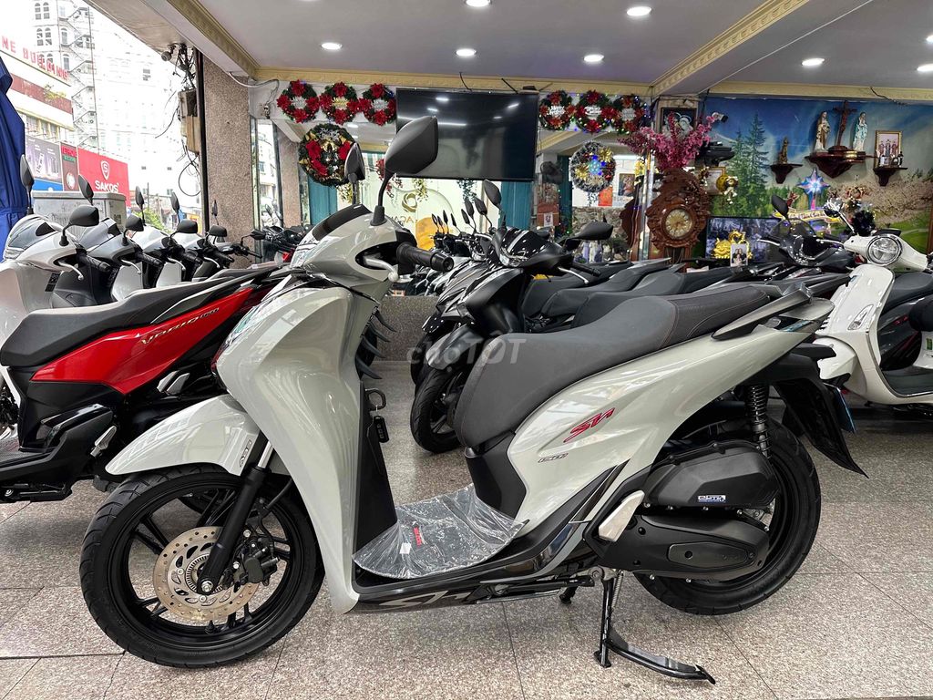 Honda SH 150i ABS 2020 Xám Xi Măng BSTP Chính Chủ. Mua bán Xe máy tại Quận Phú Nhuận Tp Hồ Chí Minh được đăng bởi Ngô Hà hình 1