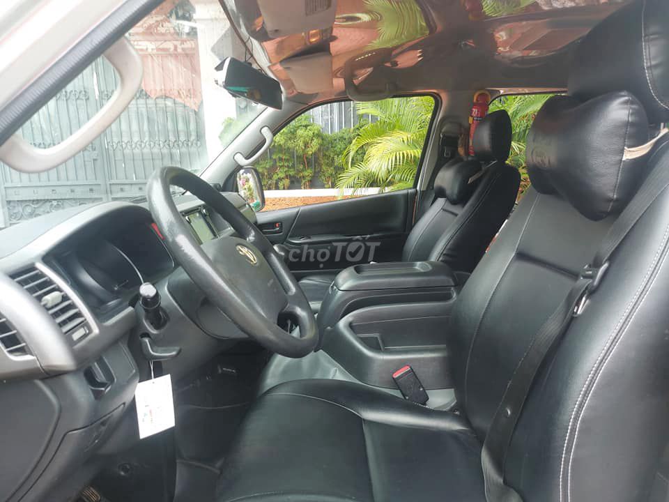 Toyota Hiace 2011 số sàn máy xăng 10 chổ. Mua bán Ô tô tại Quận Gò Vấp Tp Hồ Chí Minh được đăng bởi Quang hình 4