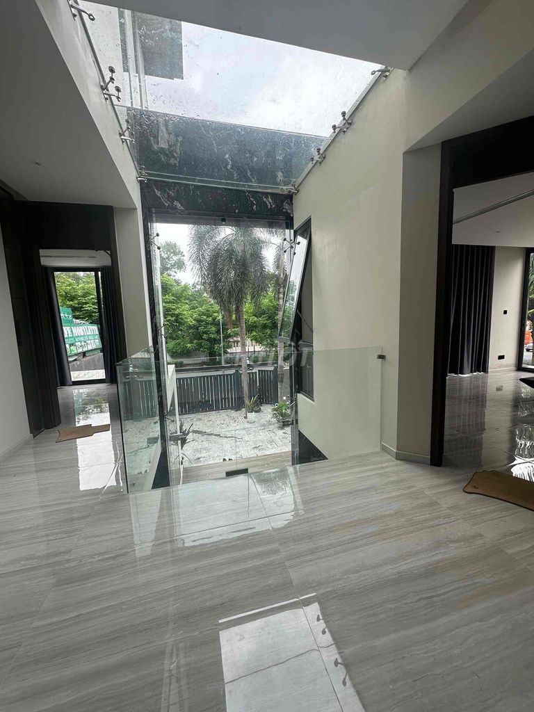 Bán biệt thự góc tại Phú Mỹ Hưng nhà mới đẹp giá 135 tỷ