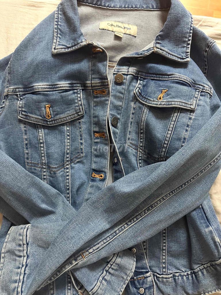 Áo khoác Jean nữ Calvin Klein Jeans size M-S. Mua bán Quần áo tại Thành phố Đà Lạt Lâm Đồng được đăng bởi Gia Minh hình 1