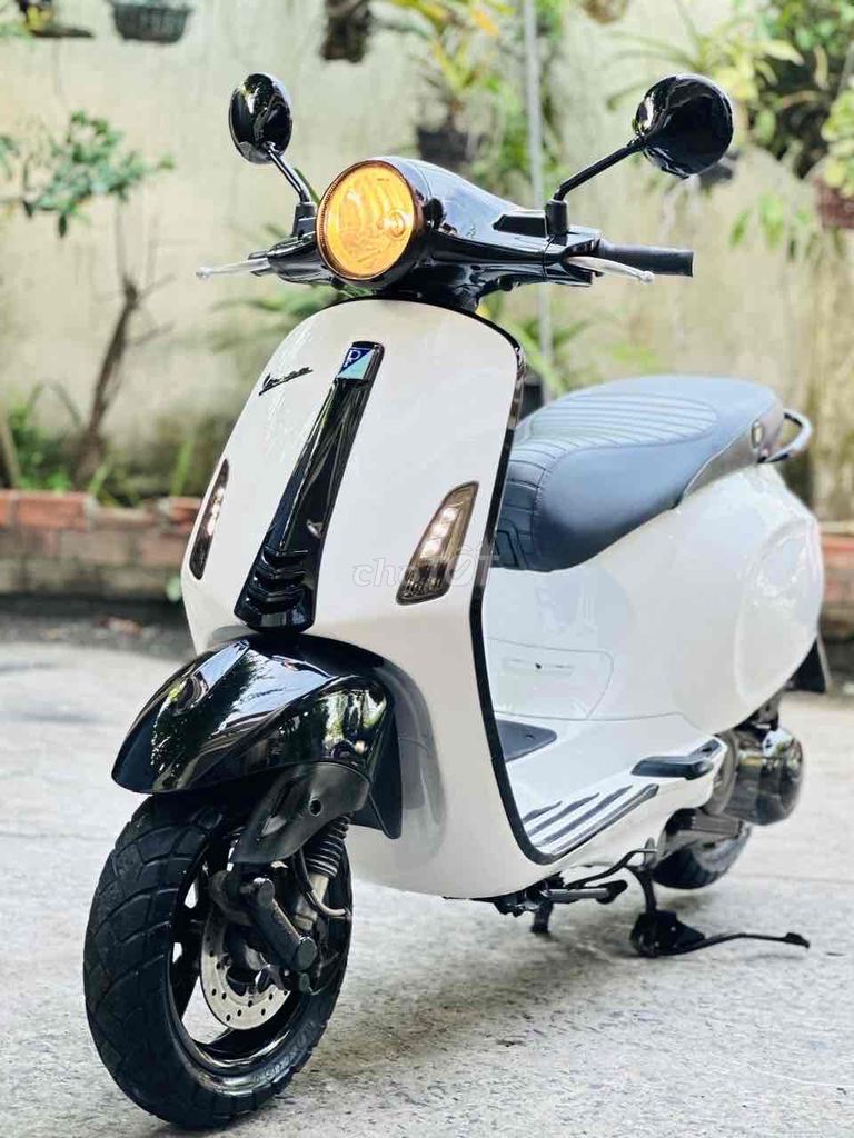 VESPA PRIMAVERA 125CC TRẮNG ĐEN SPORTY 2015. Mua bán Xe máy tại Quận 12 Tp Hồ Chí Minh được đăng bởi Ta Thanh Thai hình 2