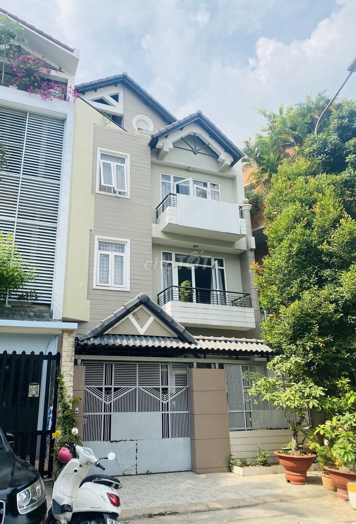CHO THUÊ VILLA SÂN VƯỜN RỘNG 6 PHÒNG GIÁ 40 TRIỆU