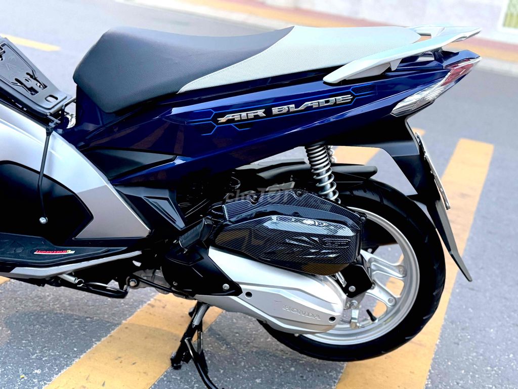 Airblade 125 mẫu2017 1chủ ít đi máy zin100% mới99%. Mua bán Xe máy tại Quận 11 Tp Hồ Chí Minh được đăng bởi CỬA HÀNG CHUYÊN GÓP NỢ XẤU hình 5
