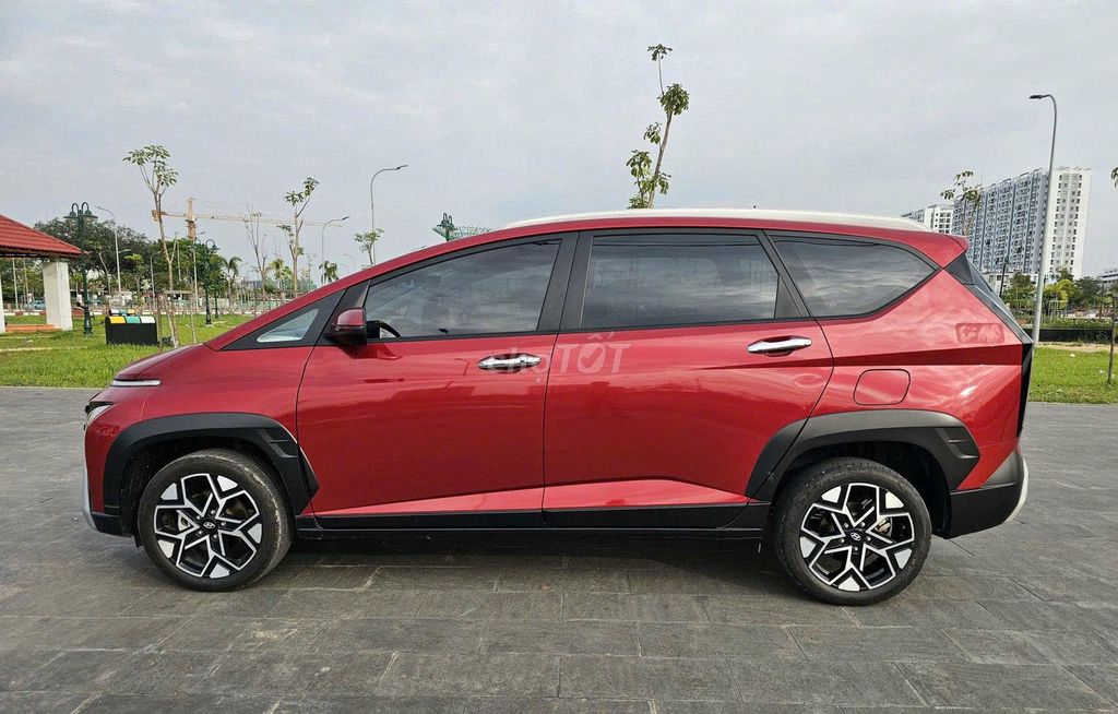 Hyundai Stargazer Premium 2023, красный, 91 000 км