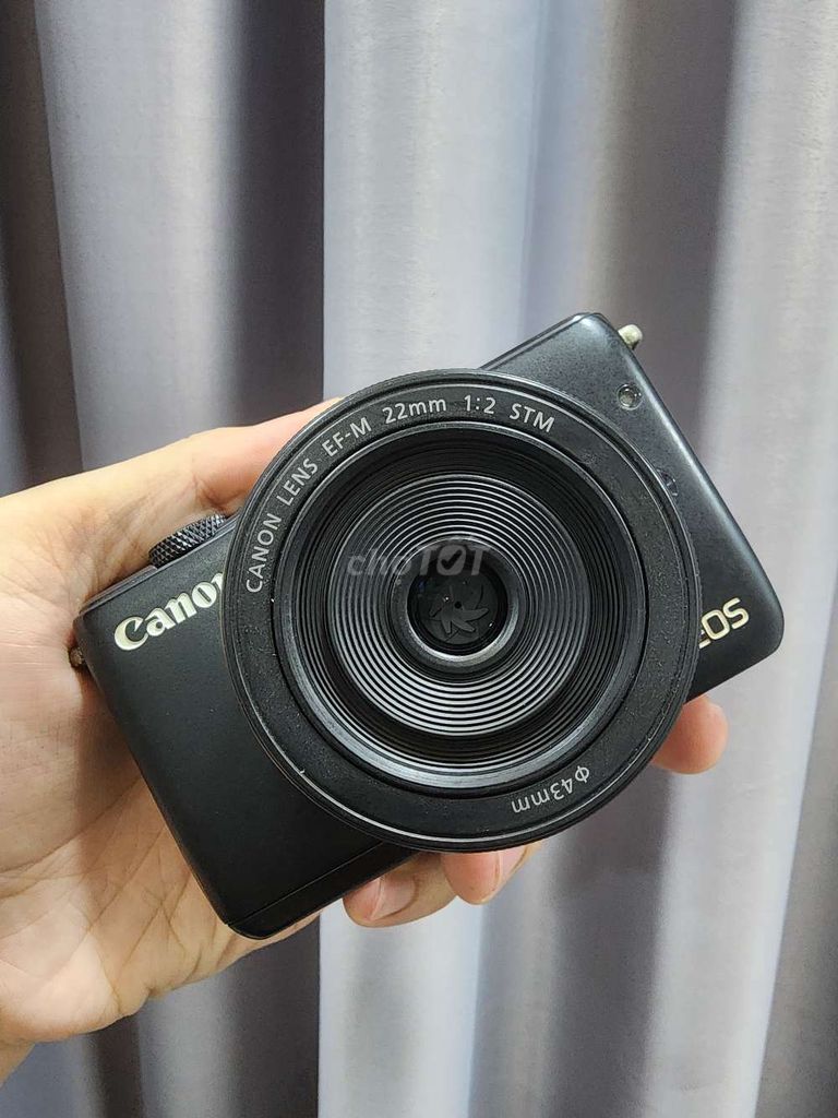 Canon M10