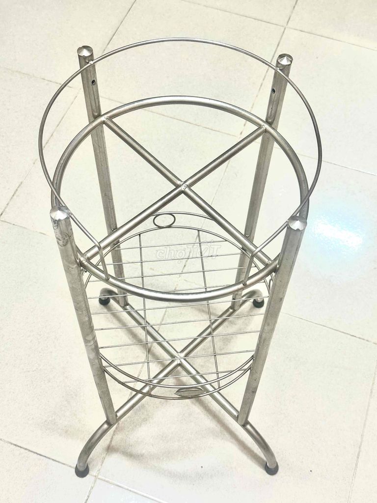 Kệ đựng bình nước Kim loại. Mua bán Tủ, kệ gia đình tại Quận Bình Thạnh Tp Hồ Chí Minh được đăng bởi Nguyễn Diễm My hình 1