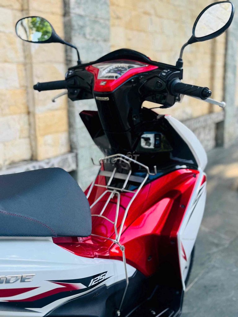 Honda Airblade 125fi 2015, оформление и новые номера