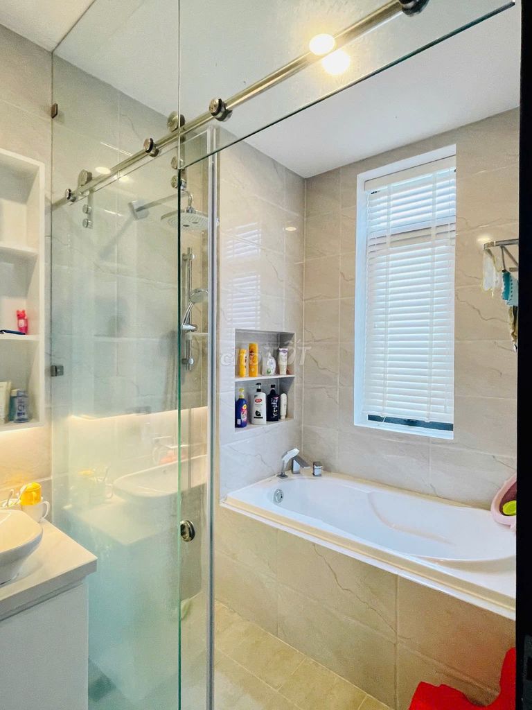 BÁN GẤP BIỆT THỰ SONG LẬP VIEW CÔNG VIÊN 168M2, CÓ NỘI THẤT, 5PN,4WC. Mua bán nhà ở tại Thành phố Thủ Đức Tp Hồ Chí Minh được đăng bởi Ms Kim hình 2