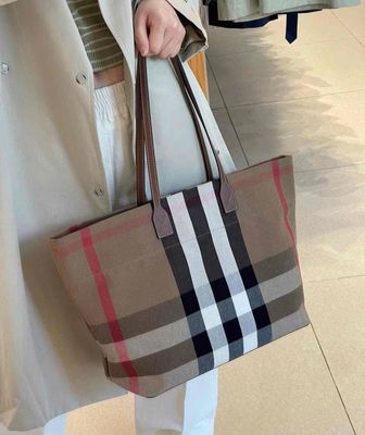 Túi Tote Burberry nữ vải canvas nâu kẻ sọc. Mua bán Túi xách tại Quận Liên Chiểu Đà Nẵng được đăng bởi Bạch Văn Nhất