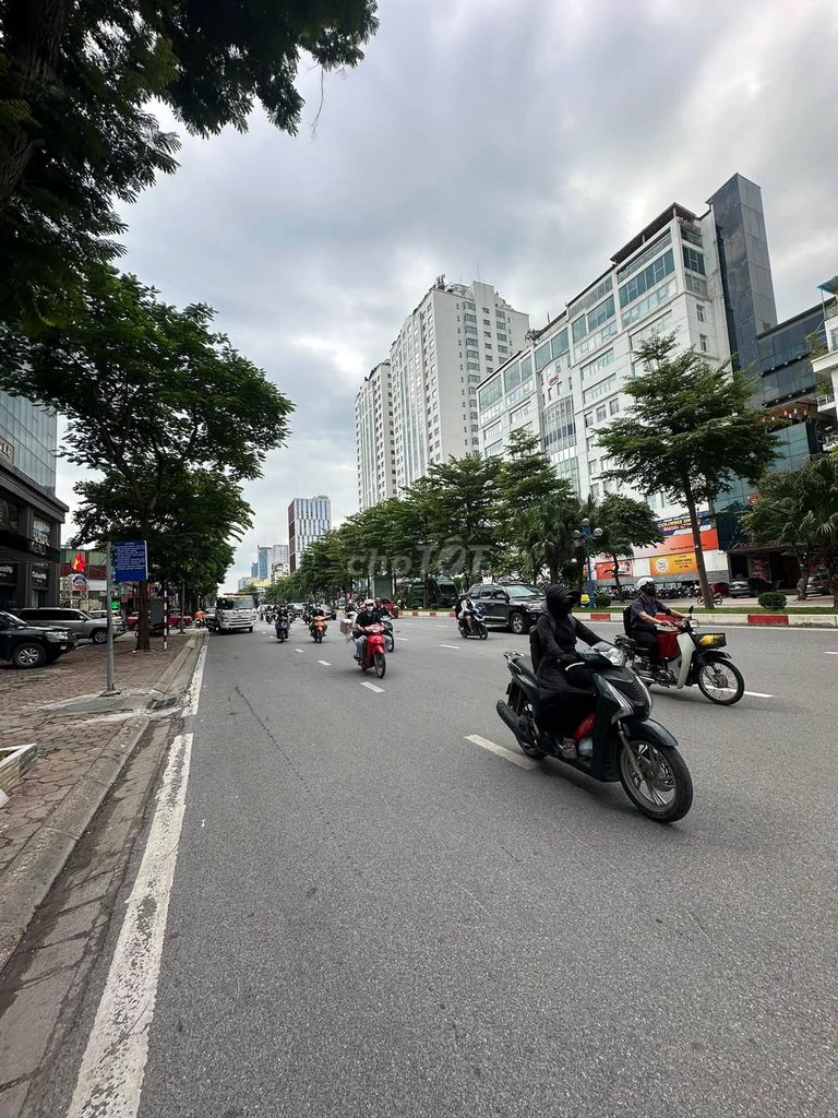 Bán nhà mặt tiền Nghĩa Đô, 70m2, hơn 22 tỷ, vỉa hè kinh doanh