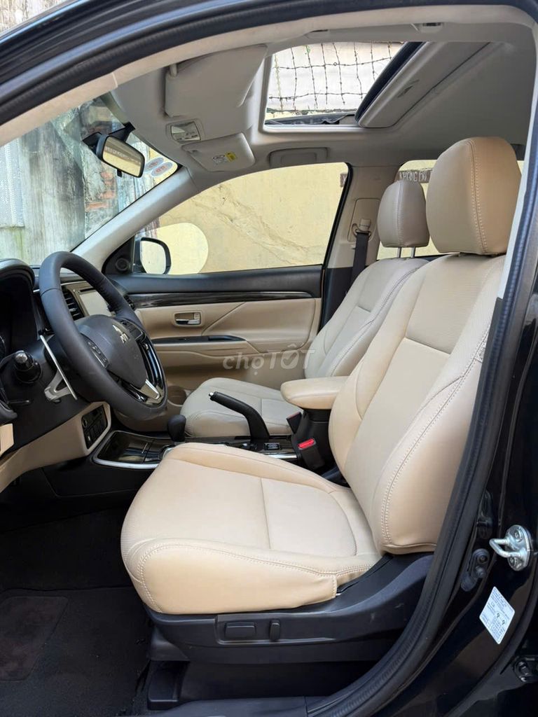Mitsubishi Outlander 2018 2.0 CVT Premium 72000km. Mua bán Ô tô tại Quận Bình Thạnh Tp Hồ Chí Minh được đăng bởi Nguyen van dat hình 4
