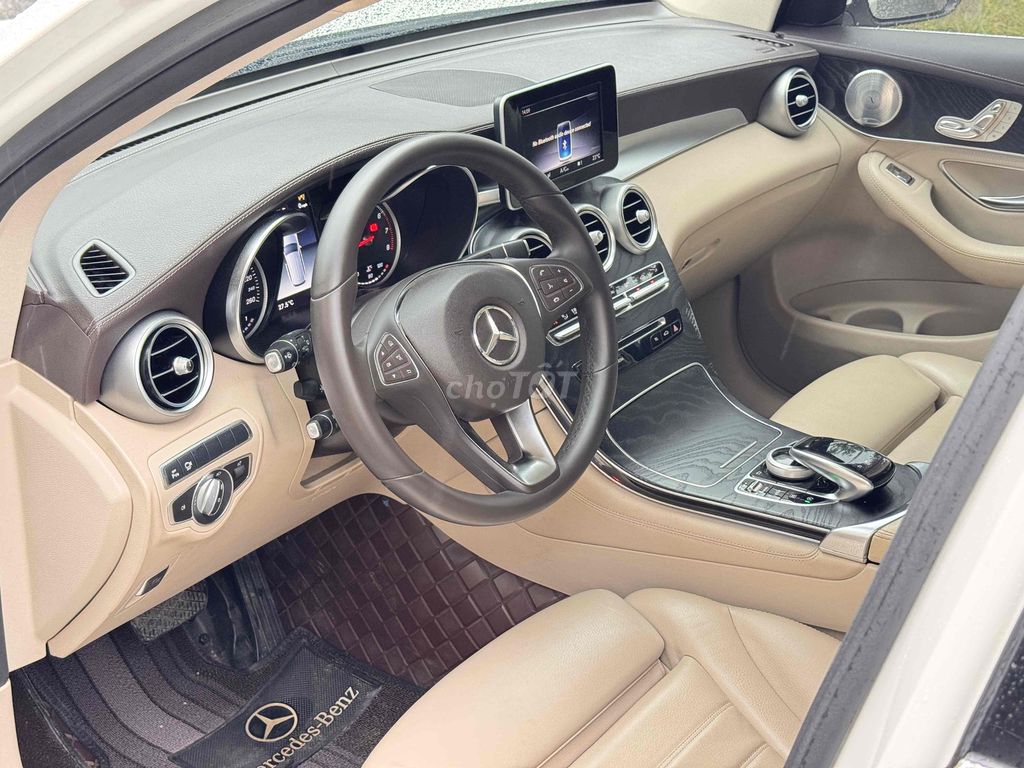 GLC300 4Matic Trắng Kem 8v7 Km (Bao Check). Mua bán Ô tô tại Quận Bình Tân Tp Hồ Chí Minh được đăng bởi Huỳnh Thiên Bảo hình 7