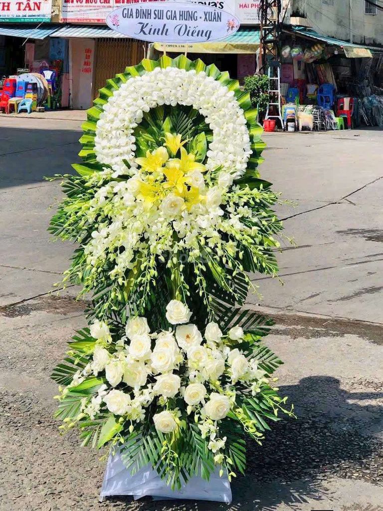 Vòng hoa viếng Trắng Hoa tươi Tang lễ. Dịch vụ tại Quận 6 Tp Hồ Chí Minh được đăng bởi HOA TUOI ONG VÀNG hình 1