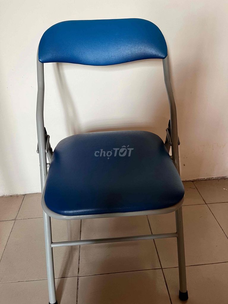 Pass lại 2 ghế gấp Hòa Phát và  ghế xám. Mua bán Bàn ghế tại Quận 8 Tp Hồ Chí Minh được đăng bởi Phan Tuấn hình 1