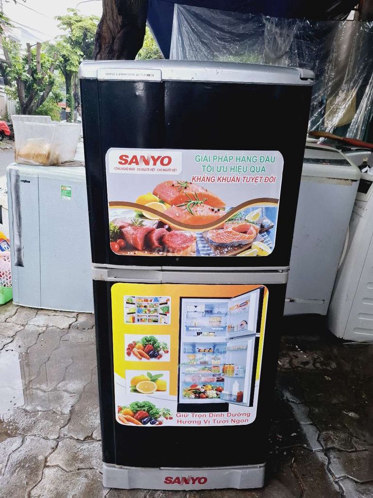 Cần bán tủ lạnh sanyo còn rất đẹp