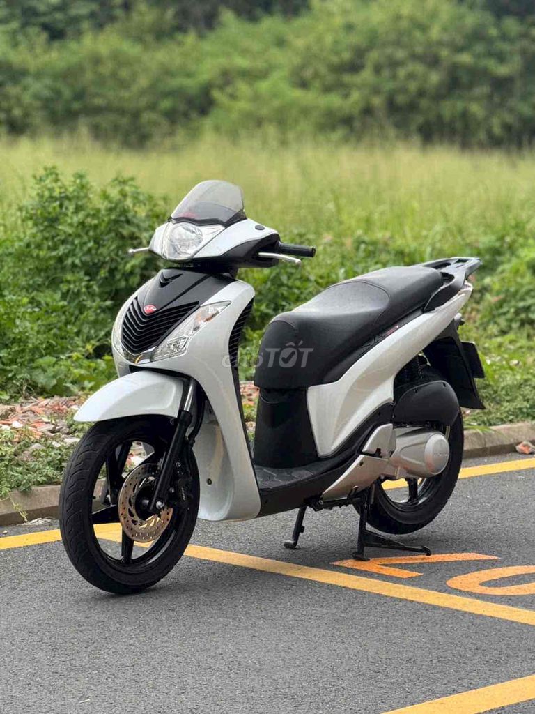 SH150i ý sm 106 đăng ký 2012 chưa rớt đầu. Mua bán Xe máy tại Thành phố Thủ Đức Tp Hồ Chí Minh được đăng bởi Tòng Nguyễn hình 4