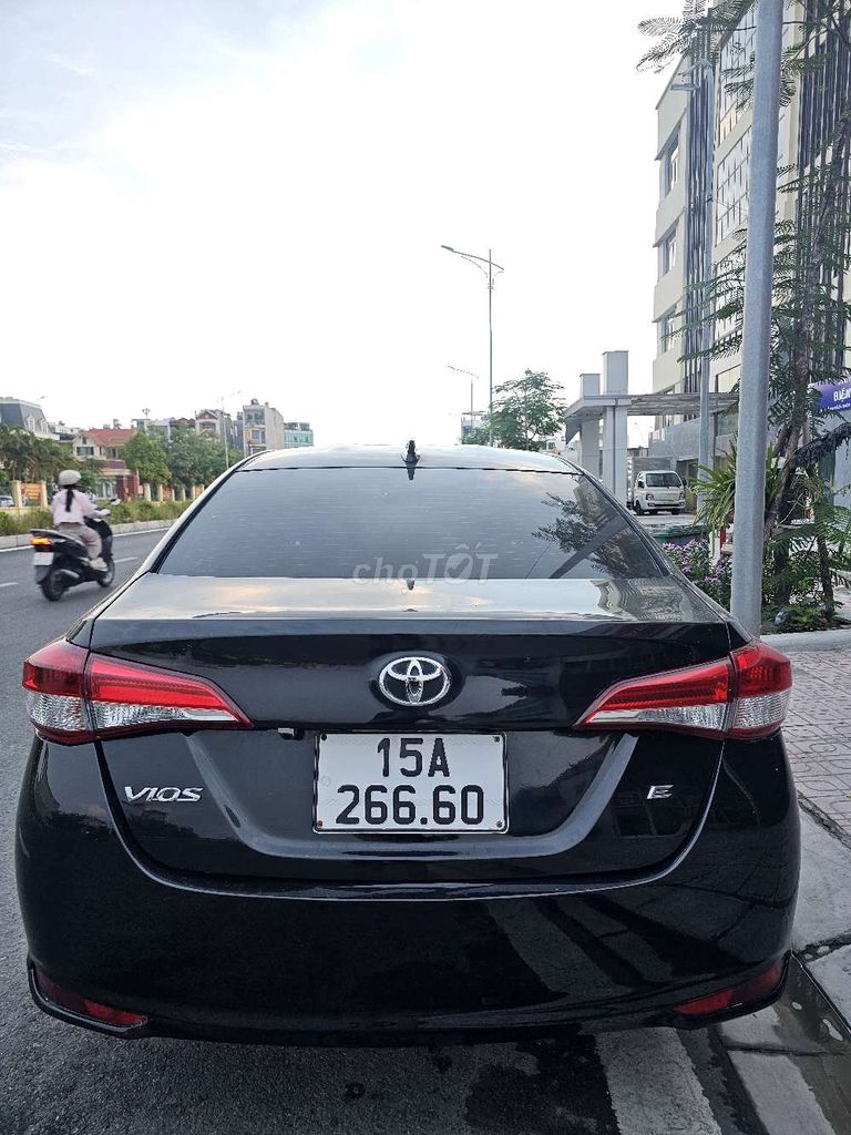 Toyota Vios E, механическая коробка передач, 5 мест, цвет черный