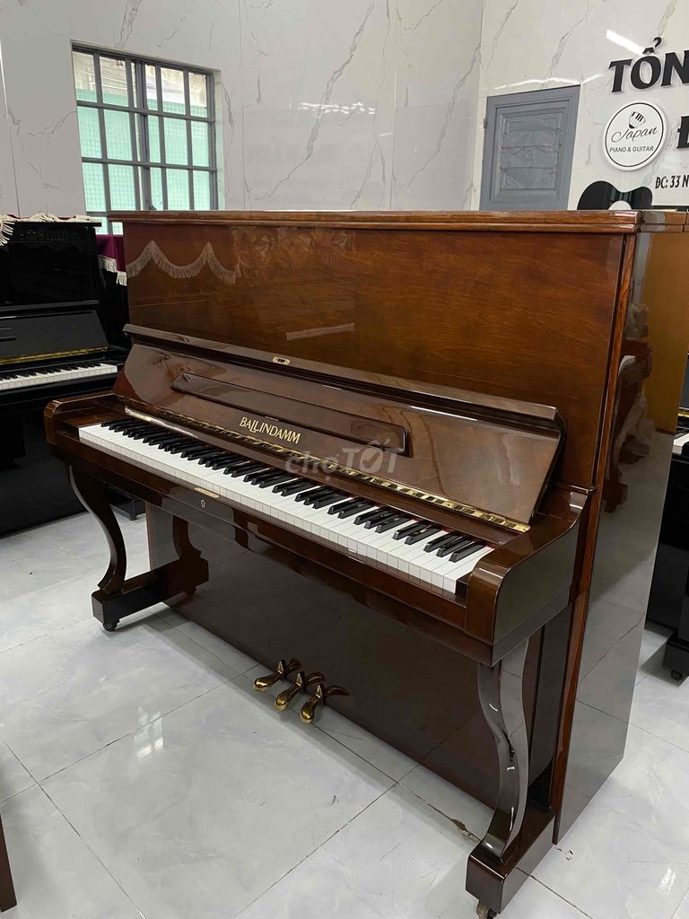 piano cơ Nhật Bản