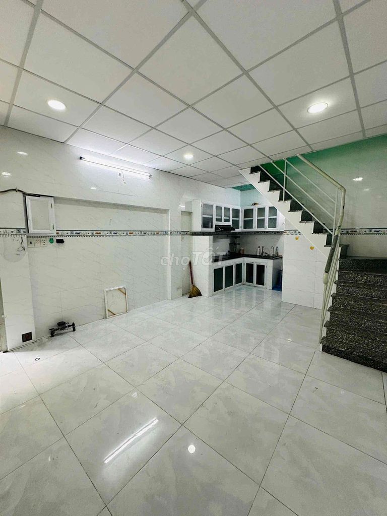 Bán nhà hẻm 687 Lạc Long Quân, Tân Bình