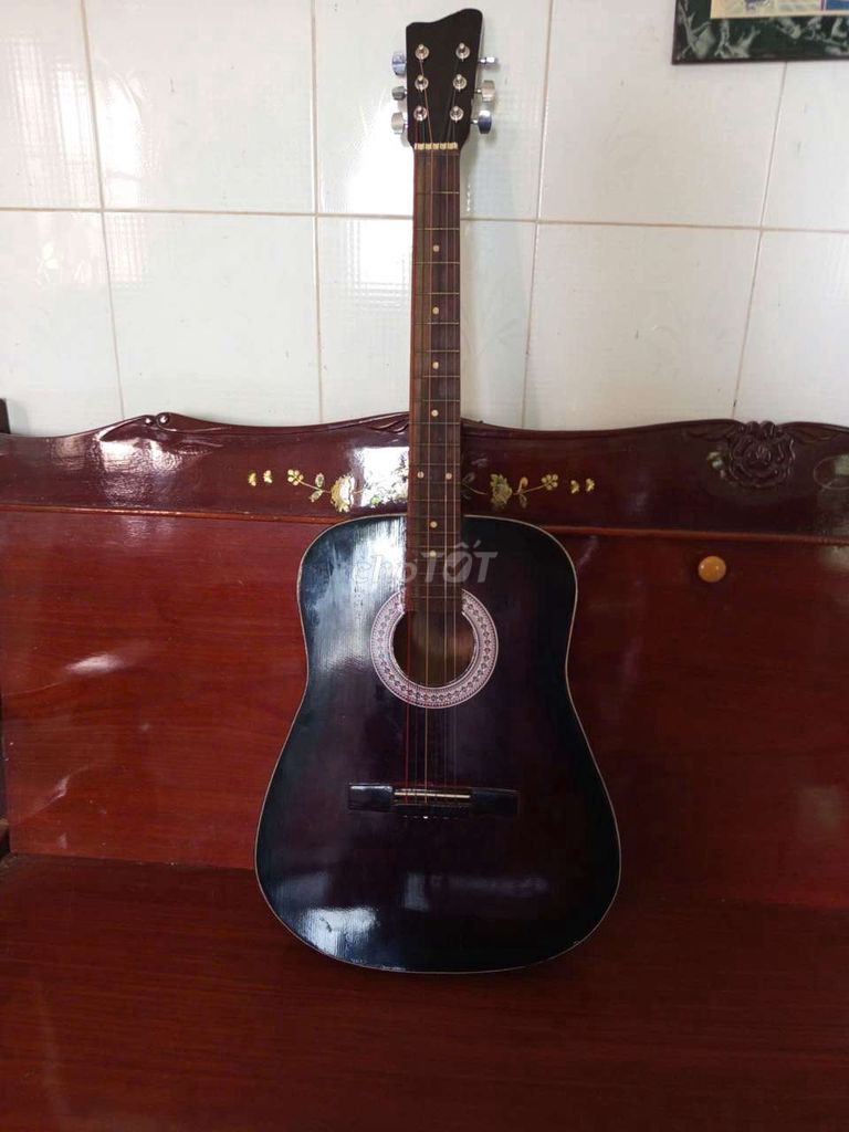 Đàn Guitar Gỗ màu Đen. Mua bán Nhạc cụ tại Huyện Giồng Trôm Bến Tre được đăng bởi Hoàng Phúc hình 1