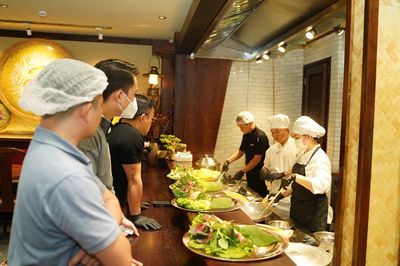 Nhân viên phụ bếp nhà hàng (Q1, Q7, Bình Thạnh). Việc làm tại Quận 1 Tp Hồ Chí Minh được đăng bởi Công ty TNHH Dịch vụ ăn uống Hoàng Tâm hình 1