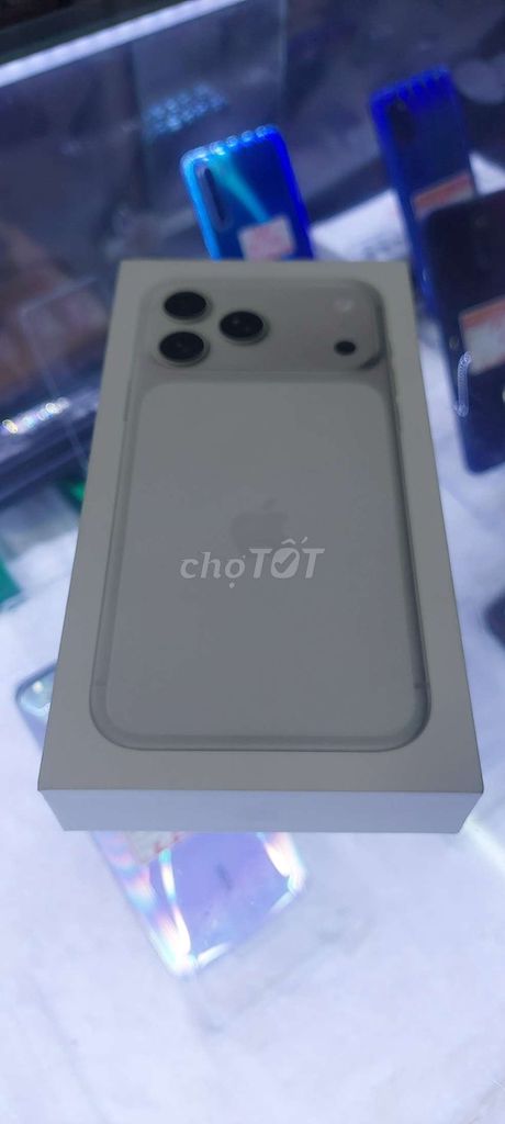 Apple iPhone 17 Pro Max Bạc FPT Mới. Mua bán Điện thoại tại Quận Ngũ Hành Sơn Đà Nẵng được đăng bởi khanh hình 1