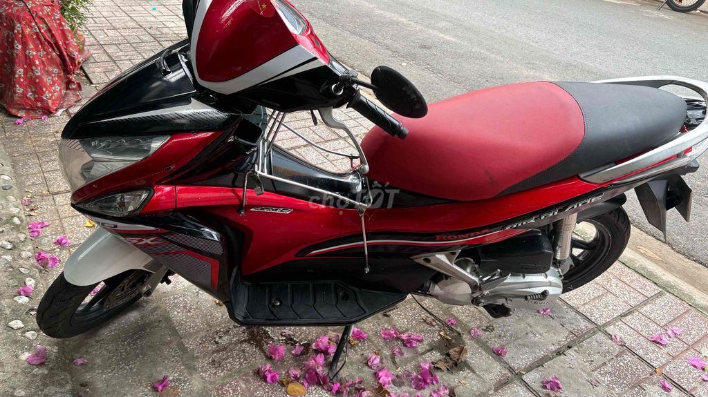 Honda Air Blade 2023 красно-черный