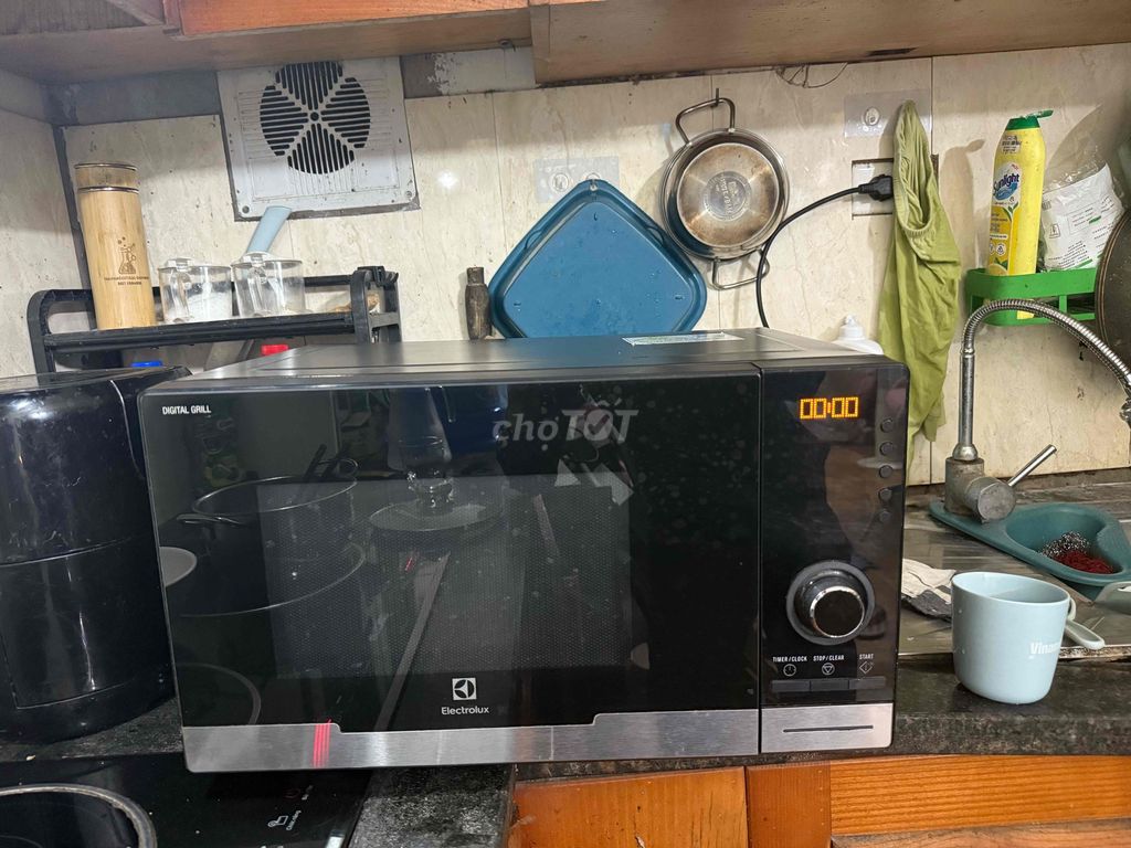 Lò vi sóng Electrolux 23L Đen. Mua bán Bếp, lò, đồ điện nhà bếp tại Quận Hà Đông Hà Nội được đăng bởi Sóng biển hình 1