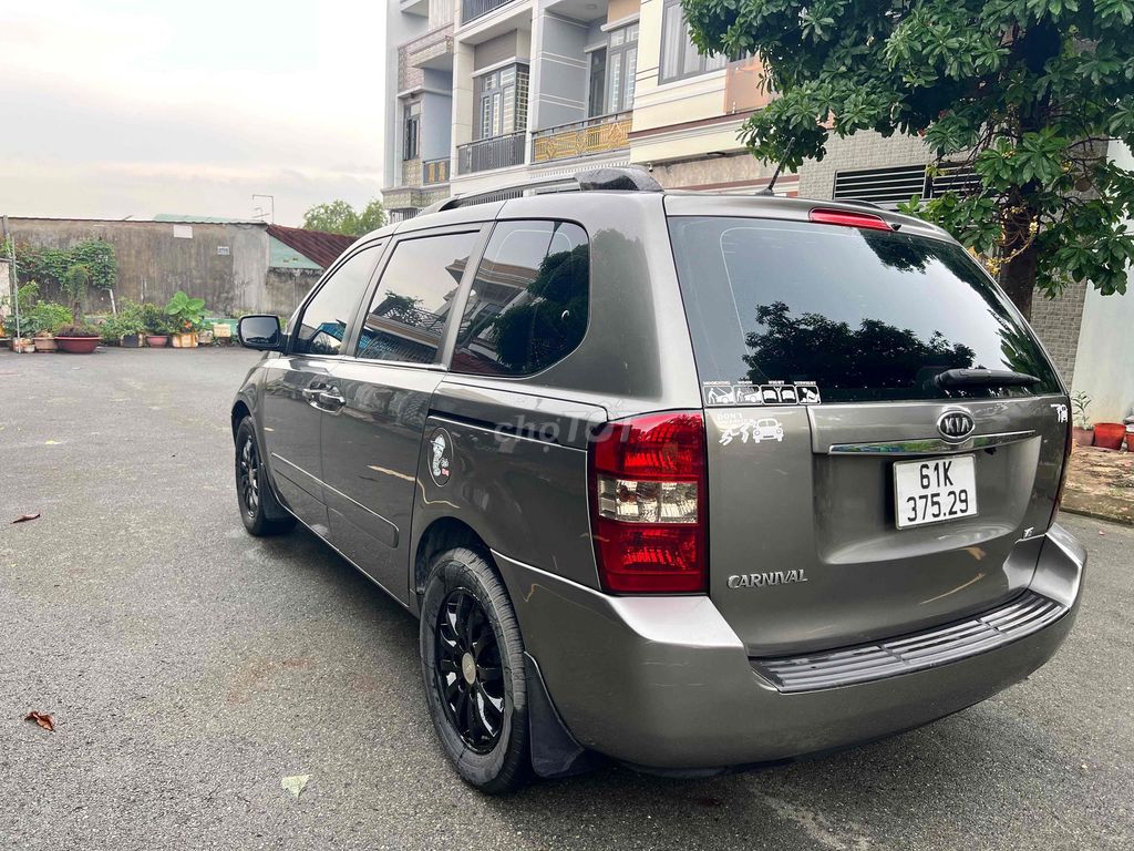 Kia Carnival 2011 -Nhập Hàn 8 Chỗ-Tự Động Đẳng Câp. Mua bán Ô tô tại Thành phố Dĩ An Bình Dương được đăng bởi Hiếu Auto Nghĩa Phát hình 6