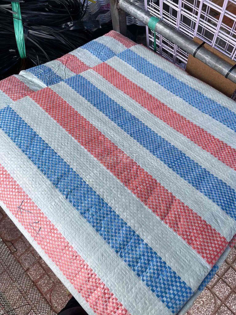 Bạc sọc đổ bê tông, che chắn ngắn hạn. Mua bán Nội thất, đồ gia dụng khác tại Thành phố Đồng Xoài Bình Phước được đăng bởi Bạt lưới thảm cỏ Đồng Xoài hình 1