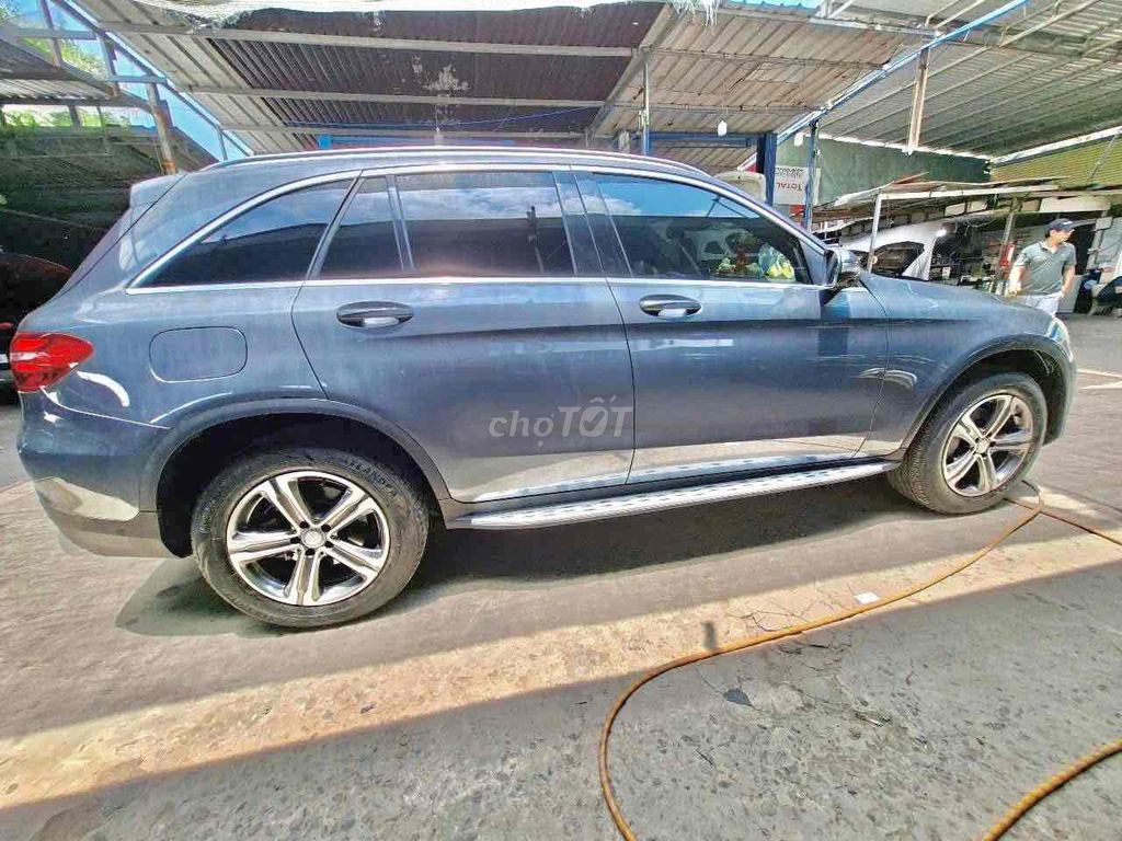 Mercedes-Benz GLC Xám. Mua bán Ô tô tại Quận Bình Tân Tp Hồ Chí Minh được đăng bởi Phat Tai Huynh hình 6