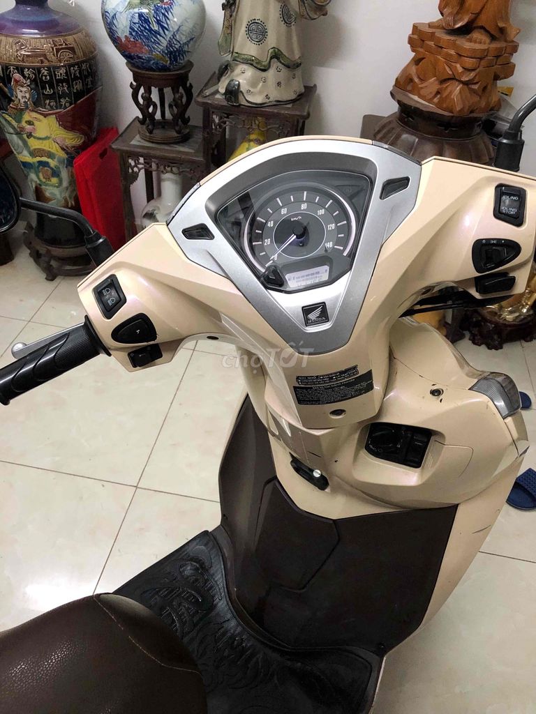 xe còn rất mới chưa xửa chữa gì chinh chủ bán. Mua bán Xe máy tại Quận Hai Bà Trưng Hà Nội được đăng bởi Trần Sơn hình 4