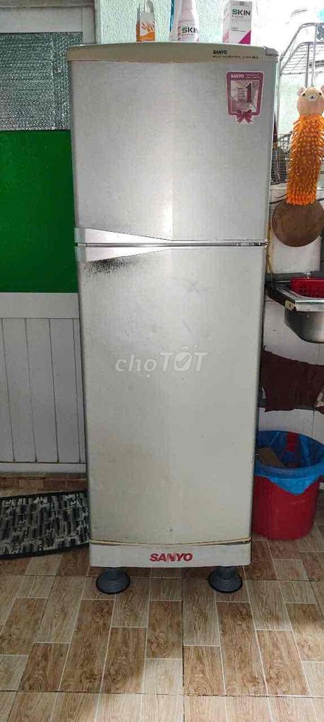 Mới mua Tủ lạnh mới nên cần thanh lí TLSanyo 180l