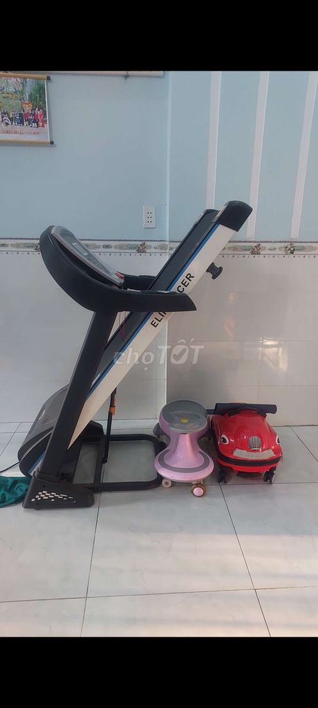 Máy chạy bộ Elip Racer Đen Gần như mới. Mua bán Đồ thể thao, Dã ngoại tại Huyện Vĩnh Cửu Đồng Nai được đăng bởi Lộc Nguyễn hình 1