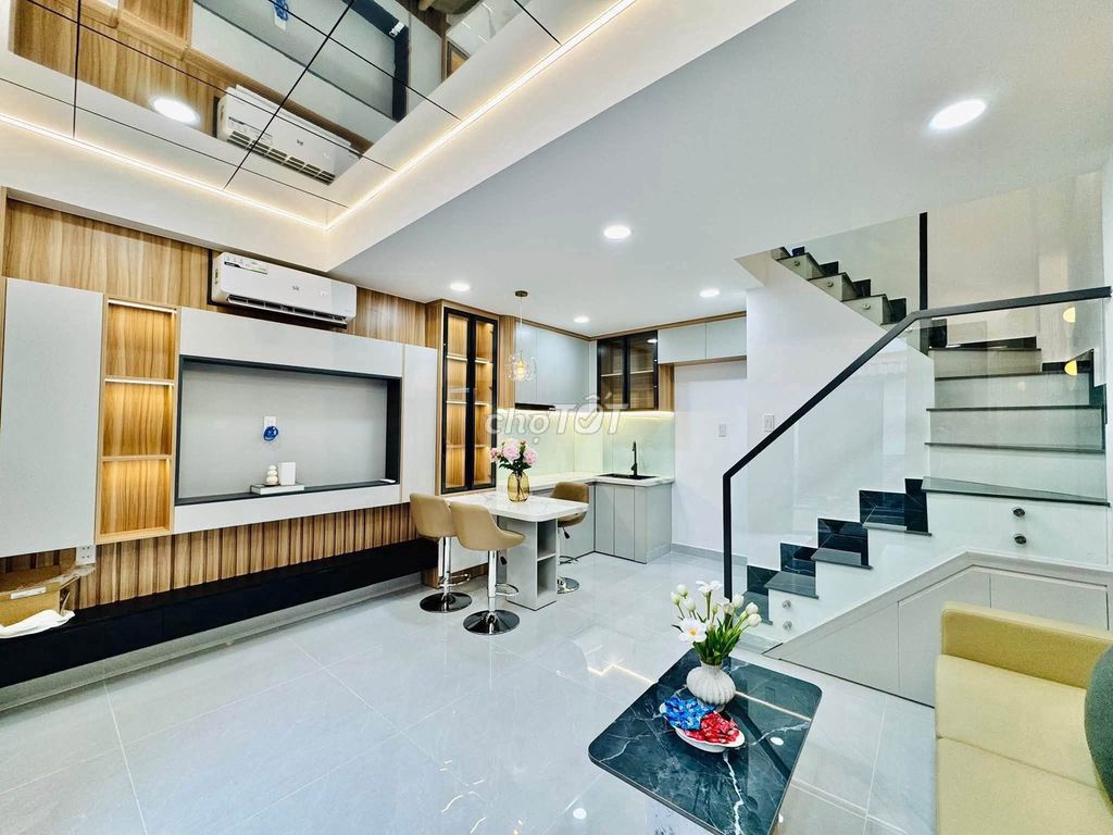 Дом Нгуен Ван Nghi, Говап, 26м², 3 спальни, 4 санузла, ориентация на юг