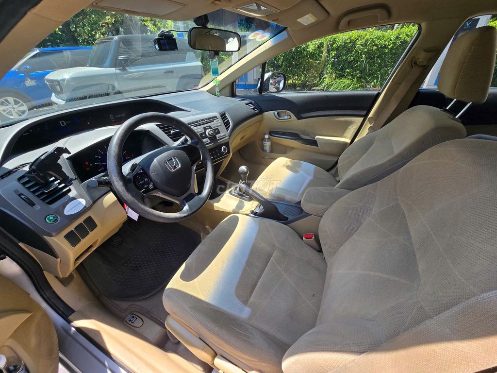 Серебряный номер Honda Civic 2014 года 145 000 км