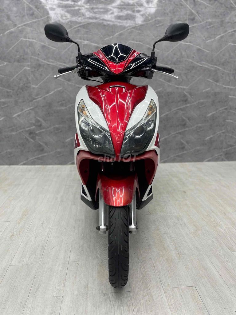 Honda Airblade с номерами Хошимина, ровный пластик, тихий мотор