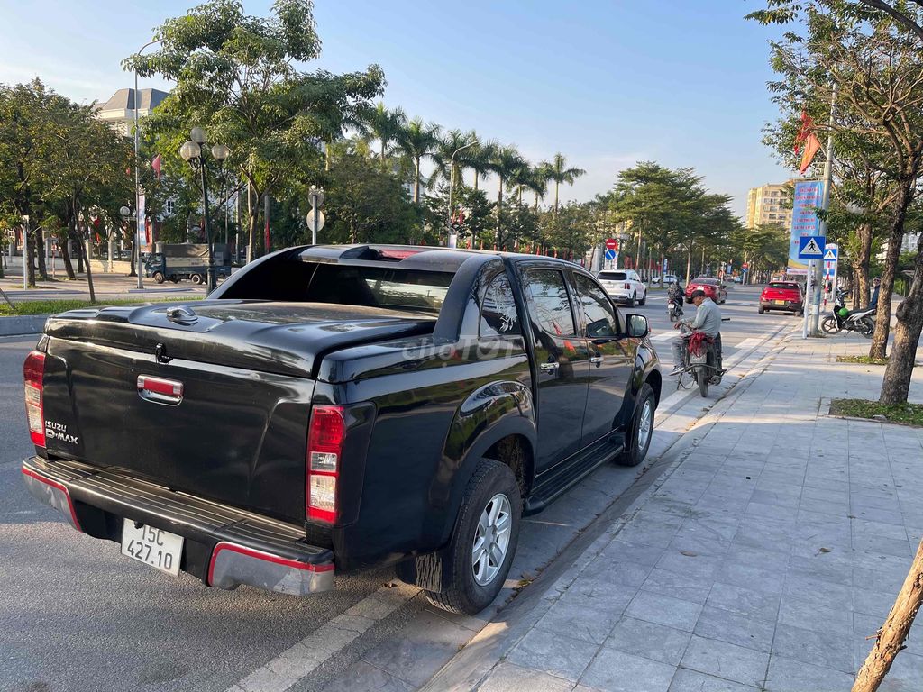 Isuzu Dmax 2013 số at máy 3.0 xe đẹp chất cho ae. Mua bán Ô tô tại Quận Ba Đình Hà Nội được đăng bởi lê phi hình 6