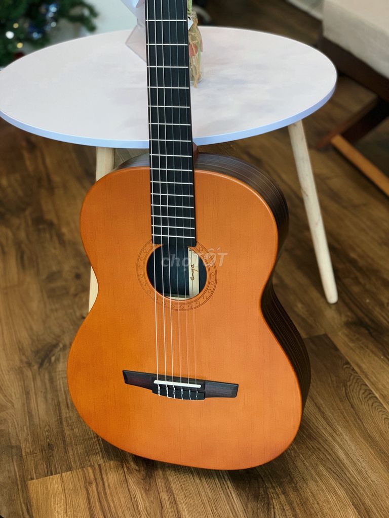 Đàn Guitar dây nylon, Nhật Bản