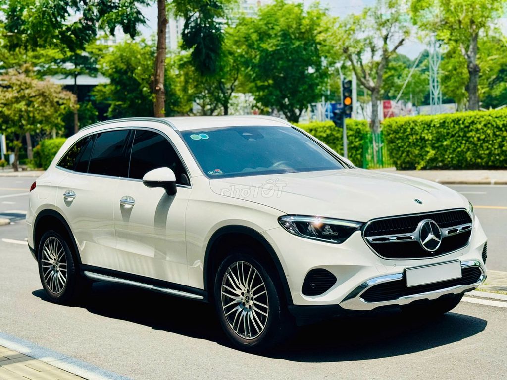 Mercedes GLC200 4Matic sx 2023 odo 12,800 Km chuẩn. Mua bán Ô tô tại Quận 7 Tp Hồ Chí Minh được đăng bởi Việt Quang hình 3