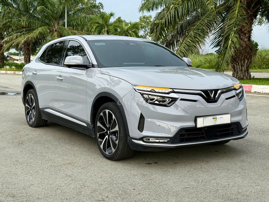VINFAST VF8 PLUS 2025 Стеклянная крыша Есть автокредит