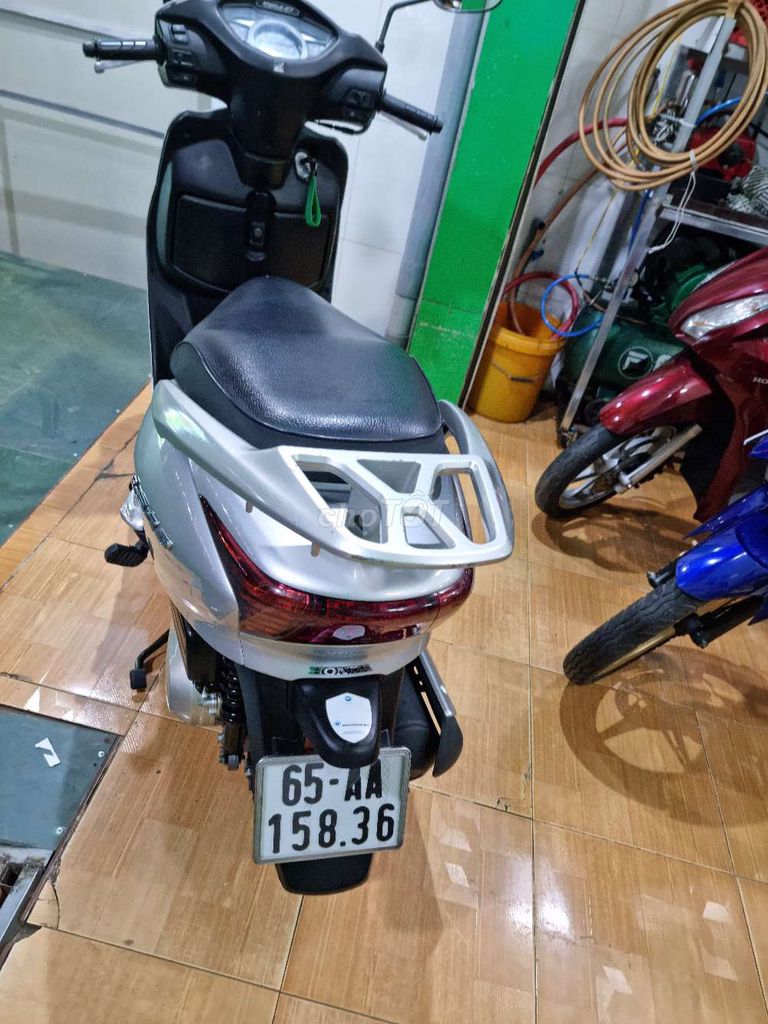 Honda Lead màu Bạc. Mua bán Xe máy tại Quận Ninh Kiều Cần Thơ được đăng bởi CHXM Trung Trưc  hình 2