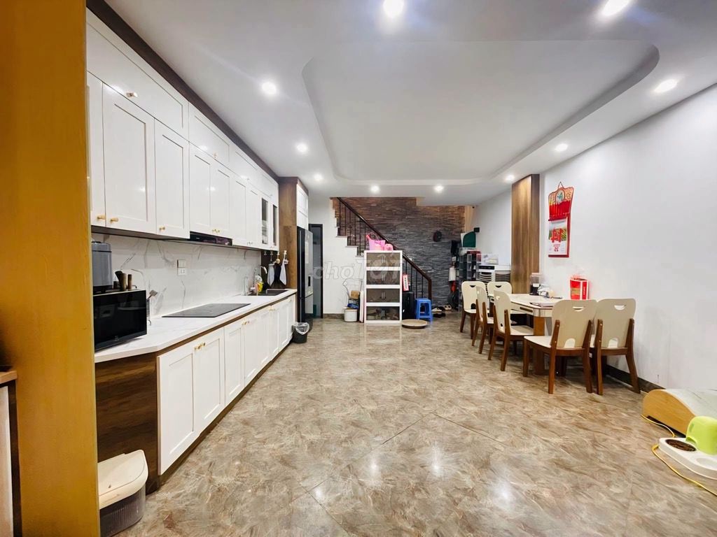 Bán nhà 40m2 5 tầng gần phố Phạm Ngọc Thạch