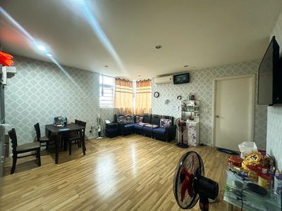 Cho thuê căn 3 phòng ngủ có sẵn nội thất , dọn vào ở ngay.