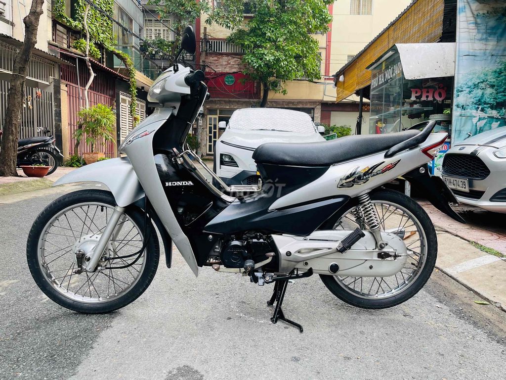 Honda Wave A 100 серебристая, номер Хошимина