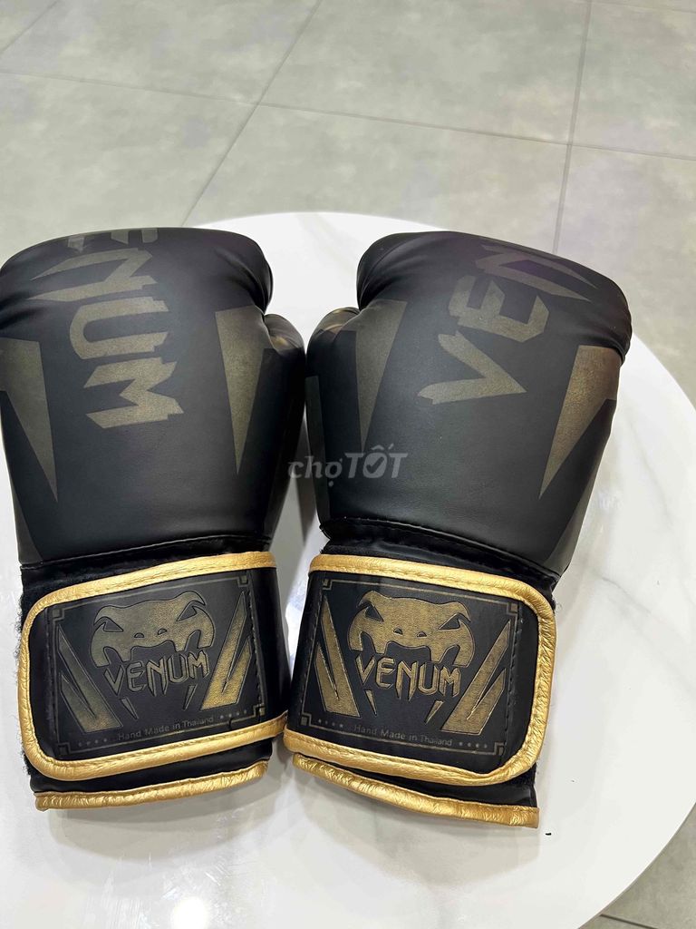 Găng tay Boxing Venum Elite 12oz