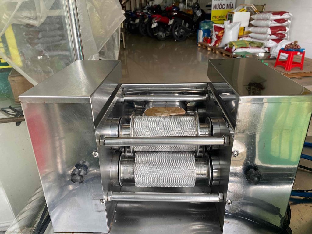 Xe nước mía 800W + bảng hiệu + toàn bộ dụng cụ